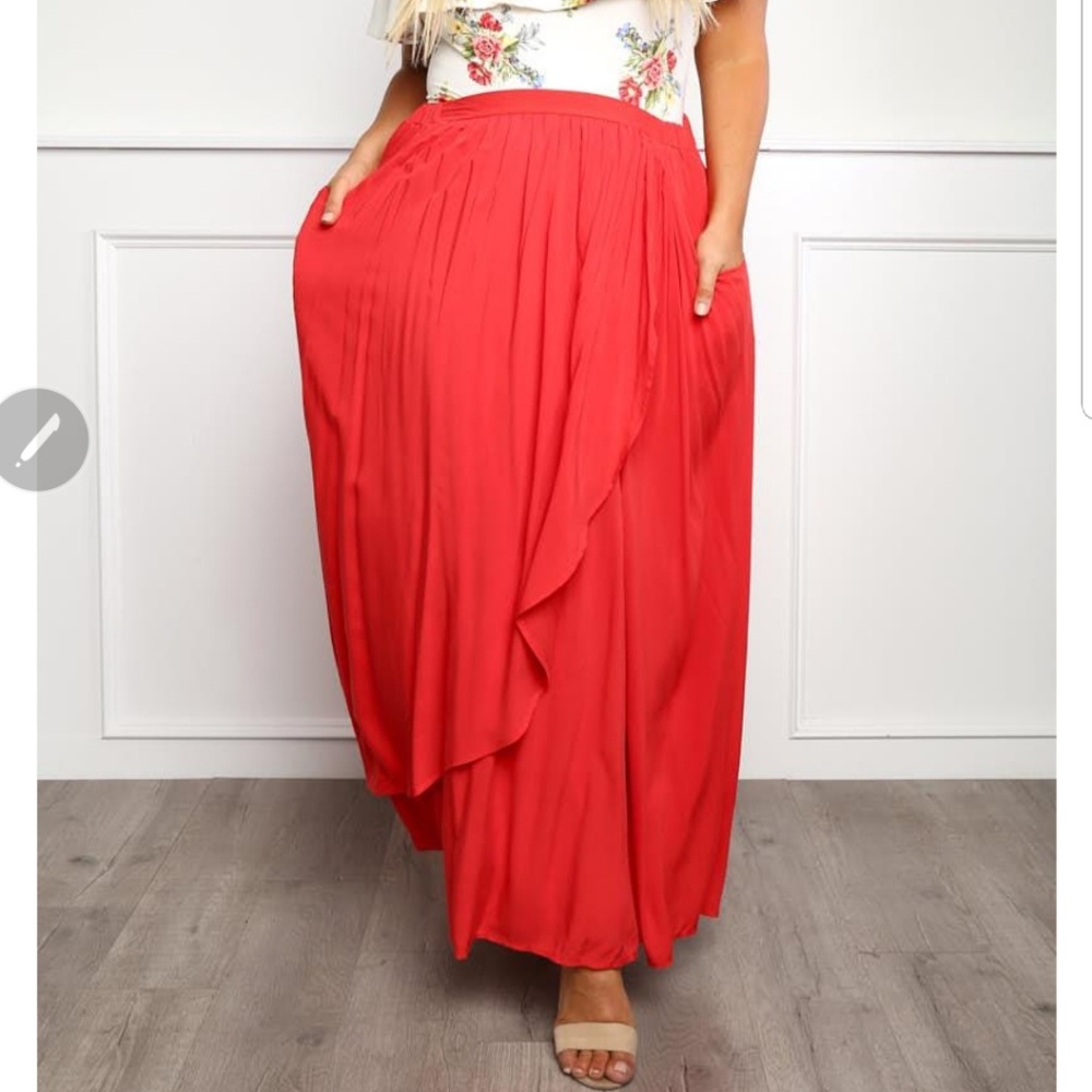 Same skirt on the picture but in black color